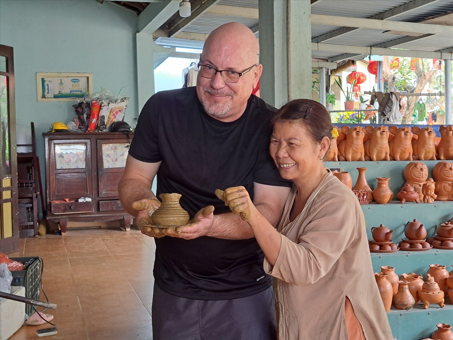 Hanoi Local Outskirts Jeep Tour: Half-day Explore Bat Trang Ceramic Villages with Culture, Local and Fun
