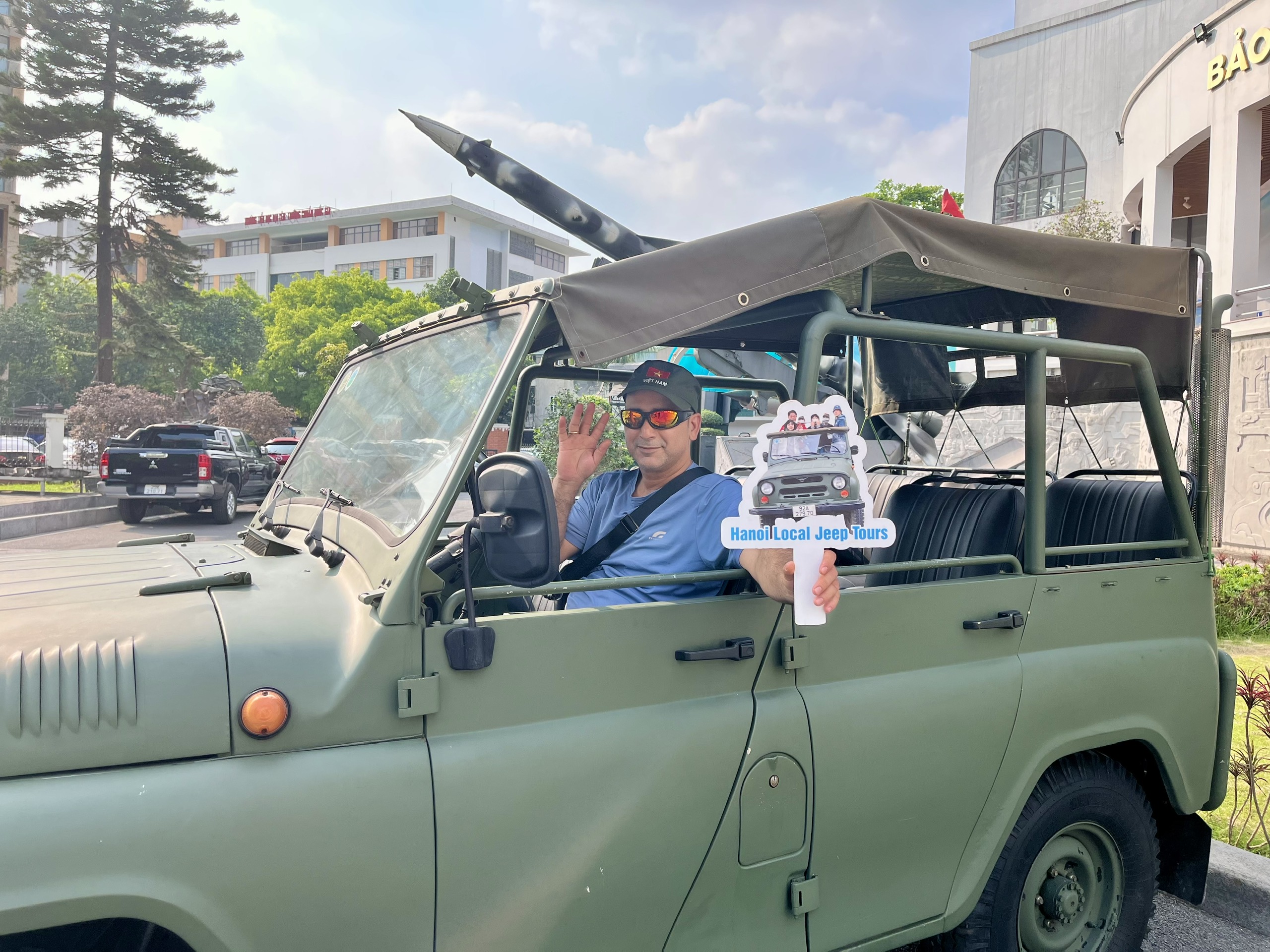 Hanoi Local Jeep Tour: Half-day Explore Hanoi by Army Jeep with Cultural, Street Food, History and Fun.