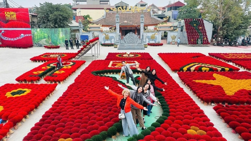 Quang Phu Cau Incense Making Village by Van & Bat Trang Ceramic Village Jeep Tour Fullday