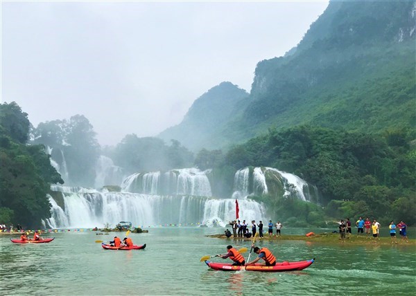 kham-pha-thac-nuoc-dep-_881694837768